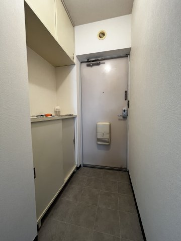 クレインパレス南大泉　A棟の玄関