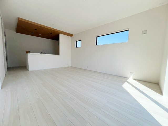 吉田町住吉13期　新築戸建の居間・リビング