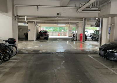【駐車場】 | めじろ台コ－ポラス | 車一台あたりに必要なスペースは、標準サイズの普通自動車で横幅2m50cm、長さ5mは必要になります。ただし、乗降のことも考慮して横幅3m30cm、長さ5m50cmほどは確保できるところを選びましょう。