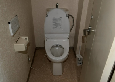 【トイレ】 | めじろ台コ－ポラス | トイレは大きさや形、機能、抗菌性などが異なる多種多彩なタイプが各メーカーから出ています。それぞれに良さがあるため、事前にどういったタイプのトイレがいいのかをご家庭内で決めて、内見に行くといいでしょう。