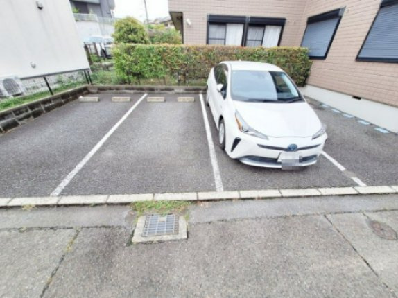 メゾン樹の駐車場
