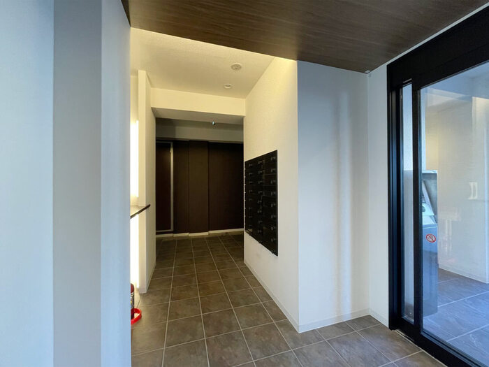 さいたま市中央区下落合２丁目の賃貸マンションのエントランス