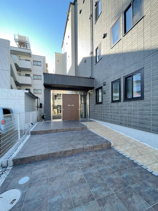 さいたま市中央区下落合２丁目の賃貸マンションのエントランス