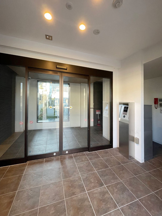 さいたま市中央区下落合２丁目の賃貸マンションのエントランス