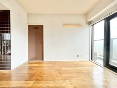 【居間・リビング】 | 日商岩井第8緑地公園マンション | エイブル売買事業部では、箕面市・豊中市・吹田市・池田市・茨木市・高槻市の北摂エリア全域で、物件のご紹介を致しております。北摂エリアにて購入物件をお探しの際は、当社までお問合せ下さいませ。