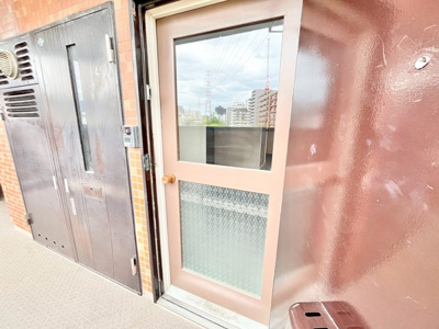 【玄関】 | 日商岩井第8緑地公園マンション | 現在ご返済中のカーローン・カードローン・教育ローンなどを住宅ローンに一本化したり、家具家電購入費用・引越し費用を住宅ローンと組み合わせるなど、お客さまにメリットの多い住宅ローンのご提案が可能です。