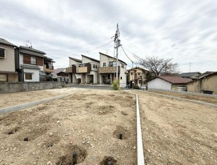 豊中市春日町２丁目　新築戸建の駐車場