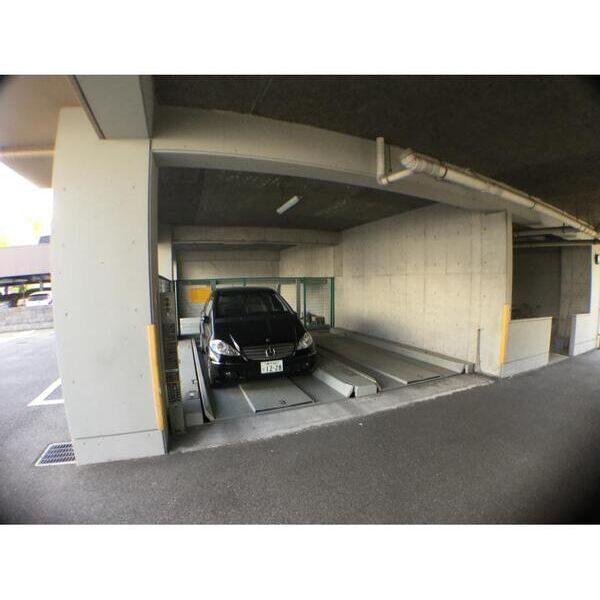 パレ清水が丘の駐車場