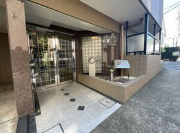 菱和パレス三軒茶屋壱番館のエントランス