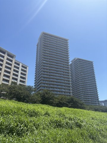 ザ・リバープレイスウエストタワーの外観|平成１６年築・オートロック付きマンション、ザ・リバープレイスウエストタワーは即日現地案内可能となっておりますので、お気軽にお問い合わせください！