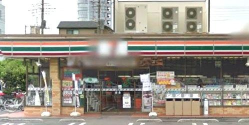 角ビルの周辺