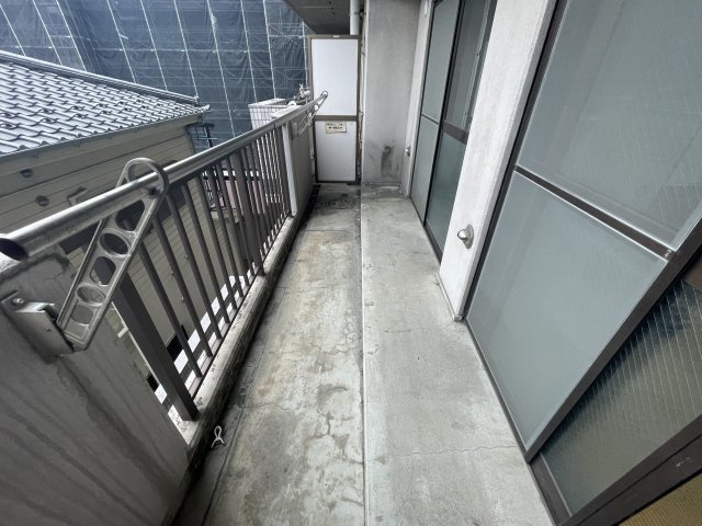 角ビルのバルコニー