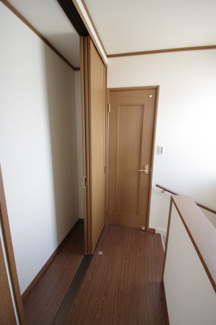 【その他】 | 【仲介手数料無料！！】稲城市平尾2丁目　リフォーム済み戸建て　4499万円 | 2階廊下収納