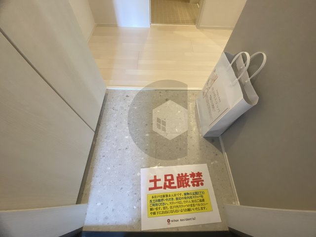 Luis Apartment 長瀬ノールの玄関