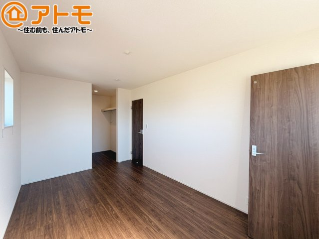 【寝室】 | 焼津市石津3期　新築戸建　1号棟 | 収納スペースもしっかり確保したお部屋は、収納家具の数も減らせるのでお部屋を広く使えます！