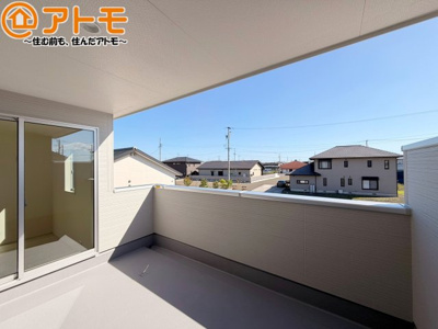【バルコニー】 | 焼津市石津3期　新築戸建　2号棟 | 陽当りの良いバルコニーはお洗濯物はもちろんお布団もふかふかになります♪