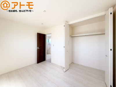 【子供部屋】 | 焼津市石津3期　新築戸建　3号棟 | 収納スペースもしっかり確保したお部屋は、収納家具の数も減らせるのでお部屋を広く使えます！