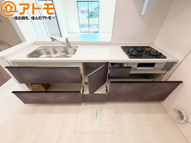 【キッチン】 | 焼津市石津3期　新築戸建　3号棟 | 大容量システムキッチン♪お料理スペースやシンク広々！毎日の家事をしっかりサポート♪