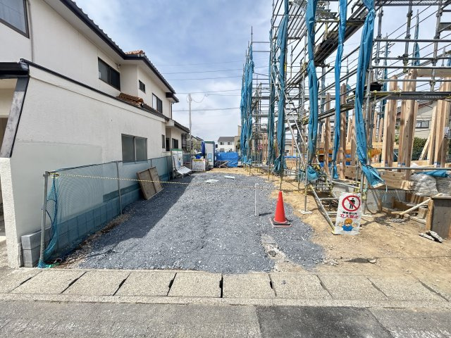 新築　前橋市上新田町の駐車場|現地写真　駐車スペースは建物南側に並列2台分可能です！