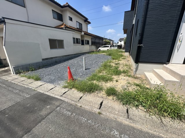 新築　前橋市上新田町の駐車場|現地写真　駐車スペースは建物南側に並列2台分可能です！