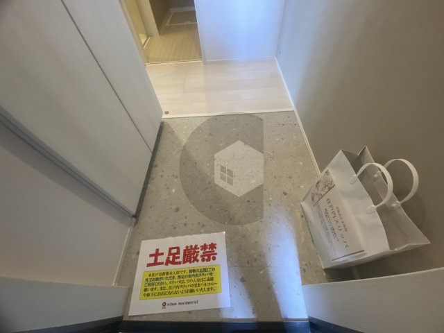 Luis Apartment 長瀬ノールの玄関
