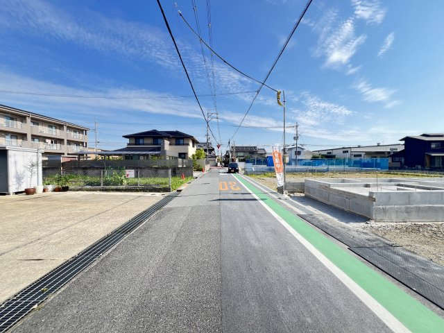 香芝市高　全４棟の前面道路含む現地写真