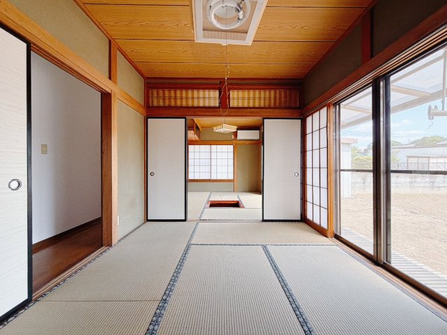 【中古戸建】深谷市榛沢新田の和室|■和室｜「続き間の和室」は、戸を開ければ大空間、閉じれば個室として活用できるのでお子様の遊び場や客間としても便利です♪