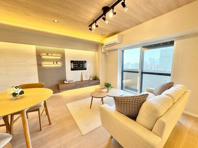 マンションアクロス西巣鴨の居間・リビング|マンションアクロス西巣鴨：リビングからワイドバルコニーへ出ることができます！