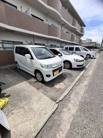 グリーンヒル草部の駐車場