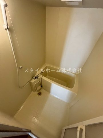 ユトリロ西松山の浴室