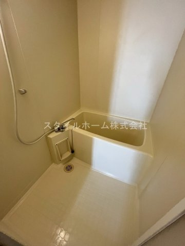 ユトリロ西松山の浴室