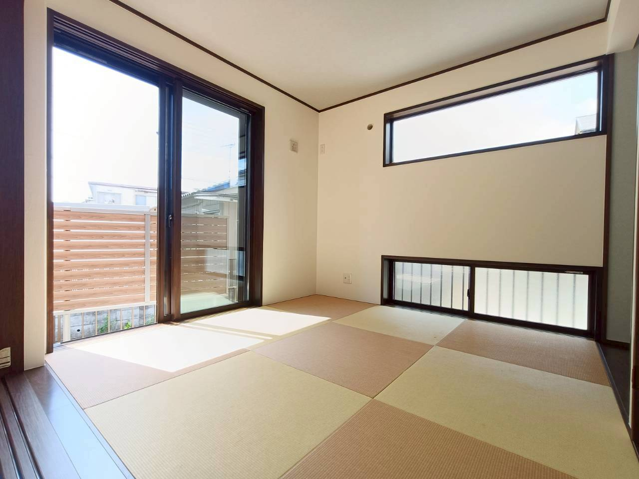 三郷市　戸ケ崎5丁目　中古戸建の和室|柔らかい畳の敷かれた和室は、お子様とゆっくりくつろげるお昼寝スペース