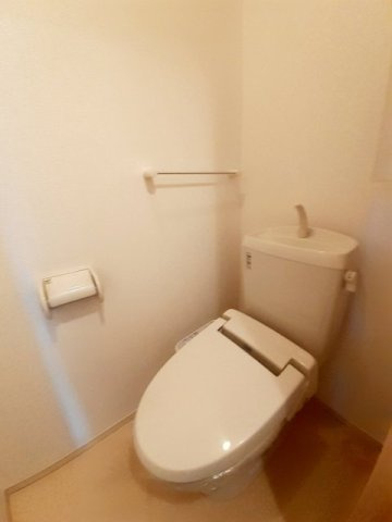 メゾン　アンジュ　Ⅰのトイレ|ゆったりとした空間のトイレです