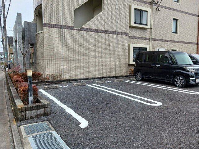 オネスティ　ユー　カレントの駐車場|駐車場です
