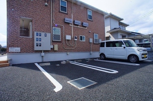 ビスキー　ローズの駐車場|カースペースがあります