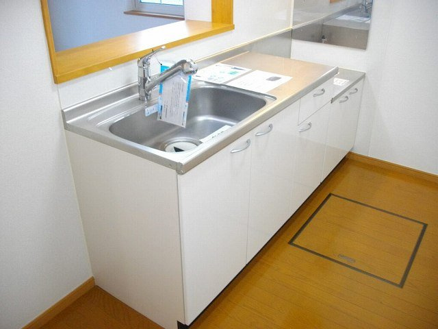 プルメリアのキッチン|コンパクトなキッチンで掃除もラクラク