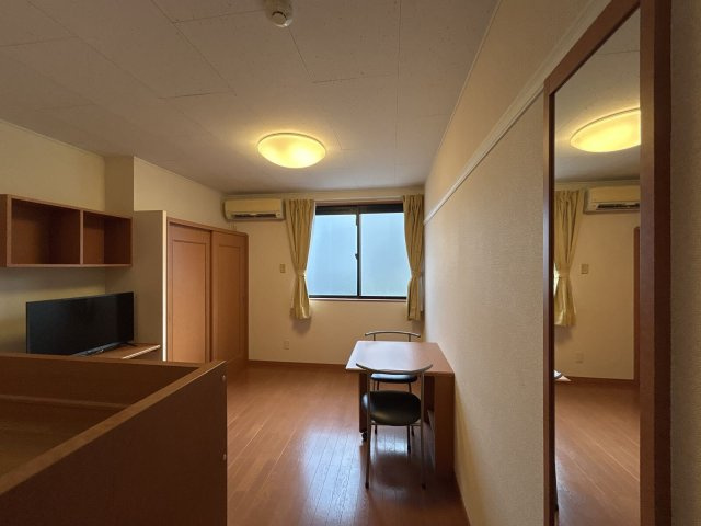 レオパレスＣｏｍｆｏｒｔ　煌の居間・リビング|こちらのリビングで趣味の時間をお楽しみください