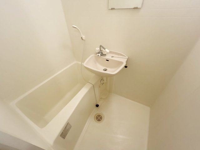 レオパレスＣｏｍｆｏｒｔ　煌の浴室|お風呂で日々の疲れを落としましょう