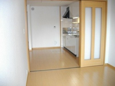 フェイバー　ビーエム　Ⅱの内装|明るい室内です