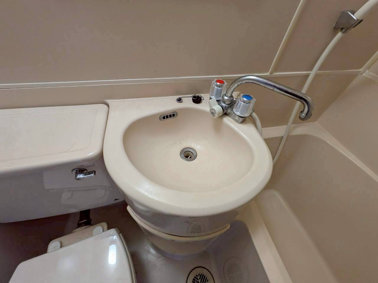 コーポルミネの洗面所|明るい洗面所です