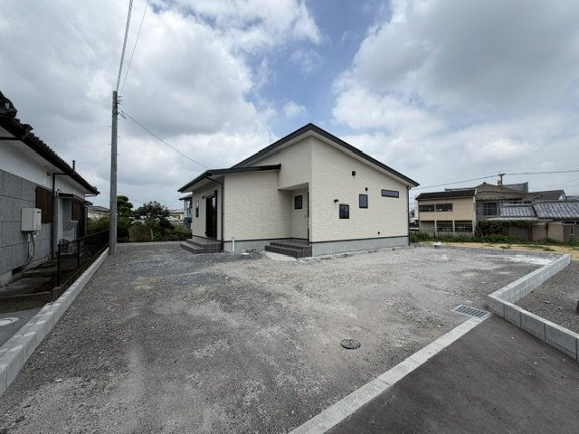 北諸県郡三股町大字樺山の新築一戸建の駐車場