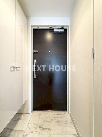 QCフラット北堀江の玄関