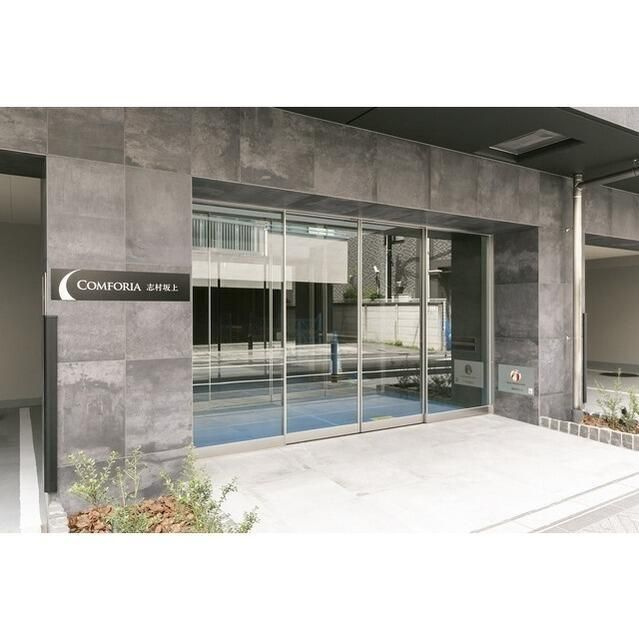 コンフォリア志村坂上のエントランス