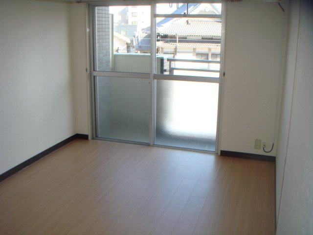 佐藤第一ビルの洋室