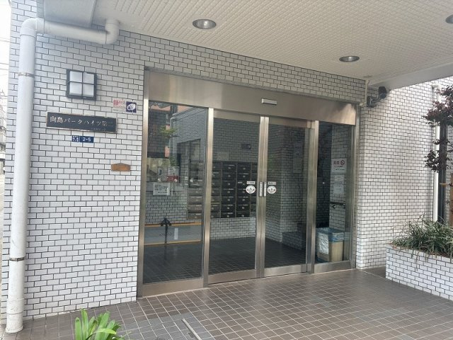 向島パークハイツ第２のエントランス|オートロック付き新耐震基準マンション、向島パークハイツ第２は即日現地案内可能となっておりますので、お気軽にお問い合わせください