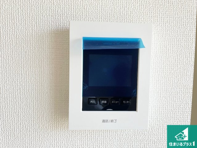 加古川市野口町野口　第14期　新築一戸建ての防犯設備|カラーモニターインターホン！声だけでなく来訪者の姿や顔がモニターで確認できるので、小さなお子様がいらっしゃるご家庭でも安心できます！