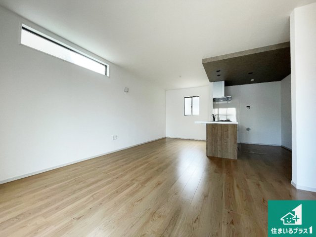 加古川市野口町野口　第14期　新築一戸建ての居間・リビング|シンプルなリビングは、観葉植物等のインテリアを楽しめますね！パパ好みにも、ママ好みにも家具次第で雰囲気を変えることができます！
