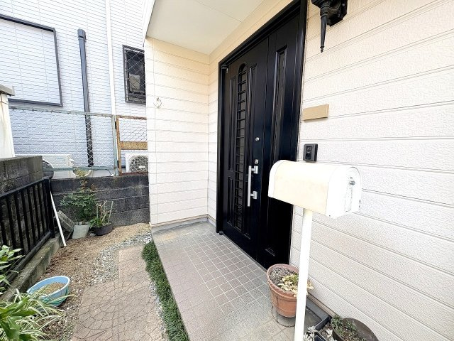 中古戸建のエントランス