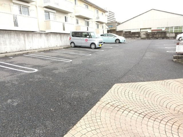 レザン長根　Ｂの駐車場