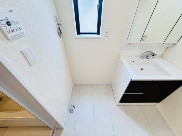 松戸市八ヶ崎7丁目新築戸建【八ヶ崎小学校:4分】のランドリースペース|洗濯機置き場